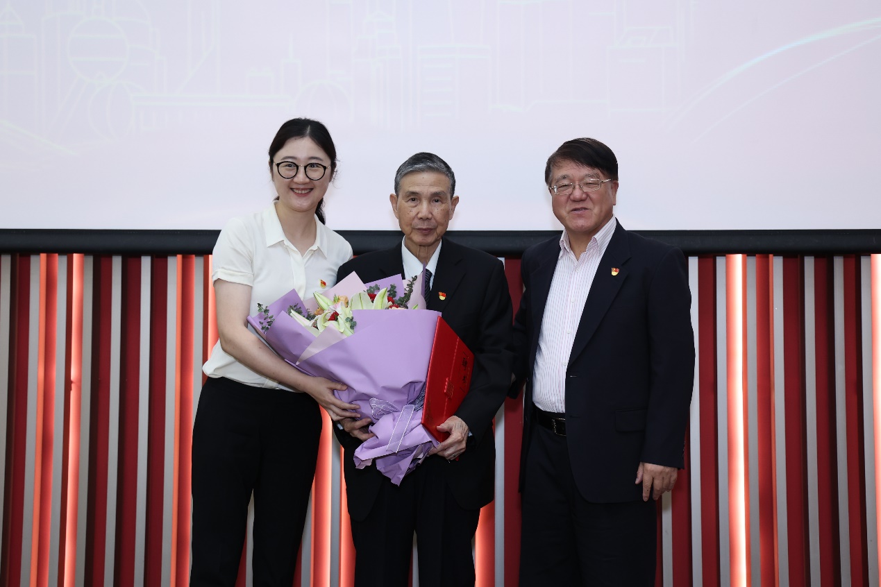 上海市教育系统关工委国医大师刘嘉湘工作室暨教育实践基地揭牌成立