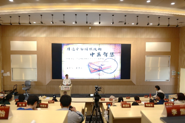 校领导走进思政课堂讲授“大思政课”