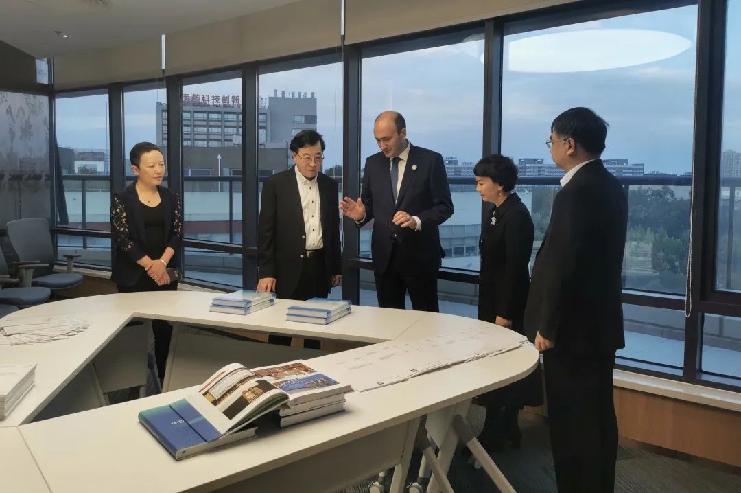 国际标准化组织副主席贾维尔·加西亚一行来校调研ISO/TC 249秘书处